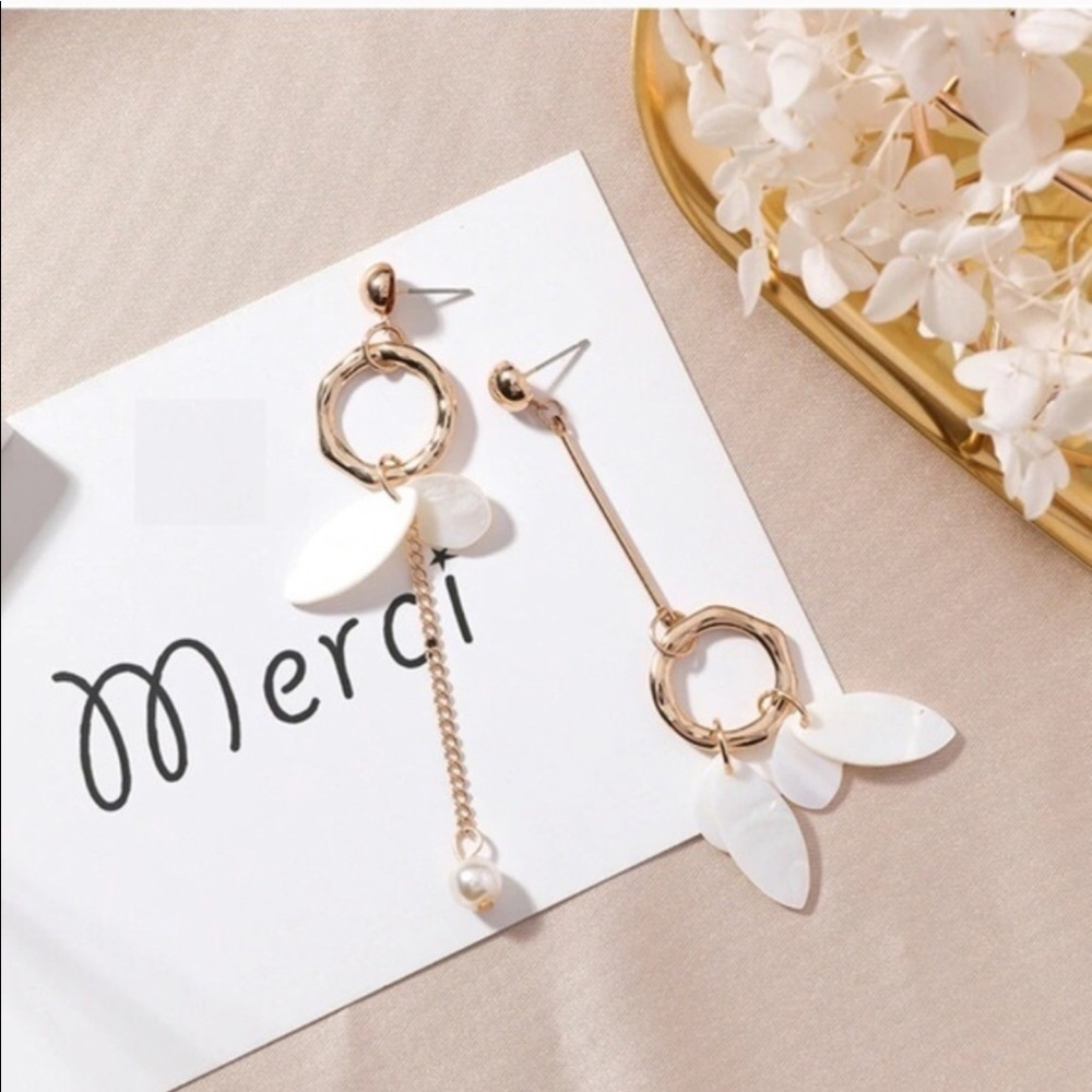 ❣NEW Buy one get one FREE earrings - Picture 2 of 8